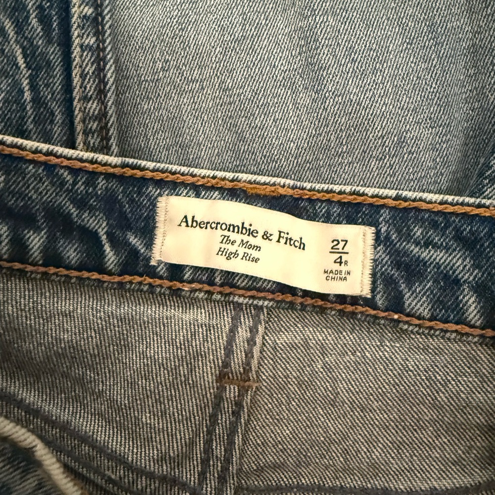 Abercrombie & Fitch The Mom High Rise Jeans